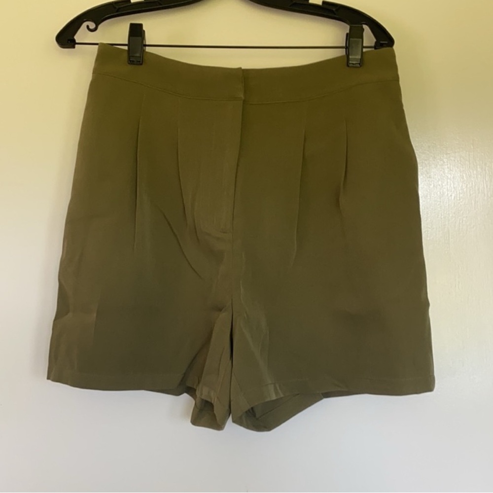NWOT Forever 21 Olive Green Women's Shorts